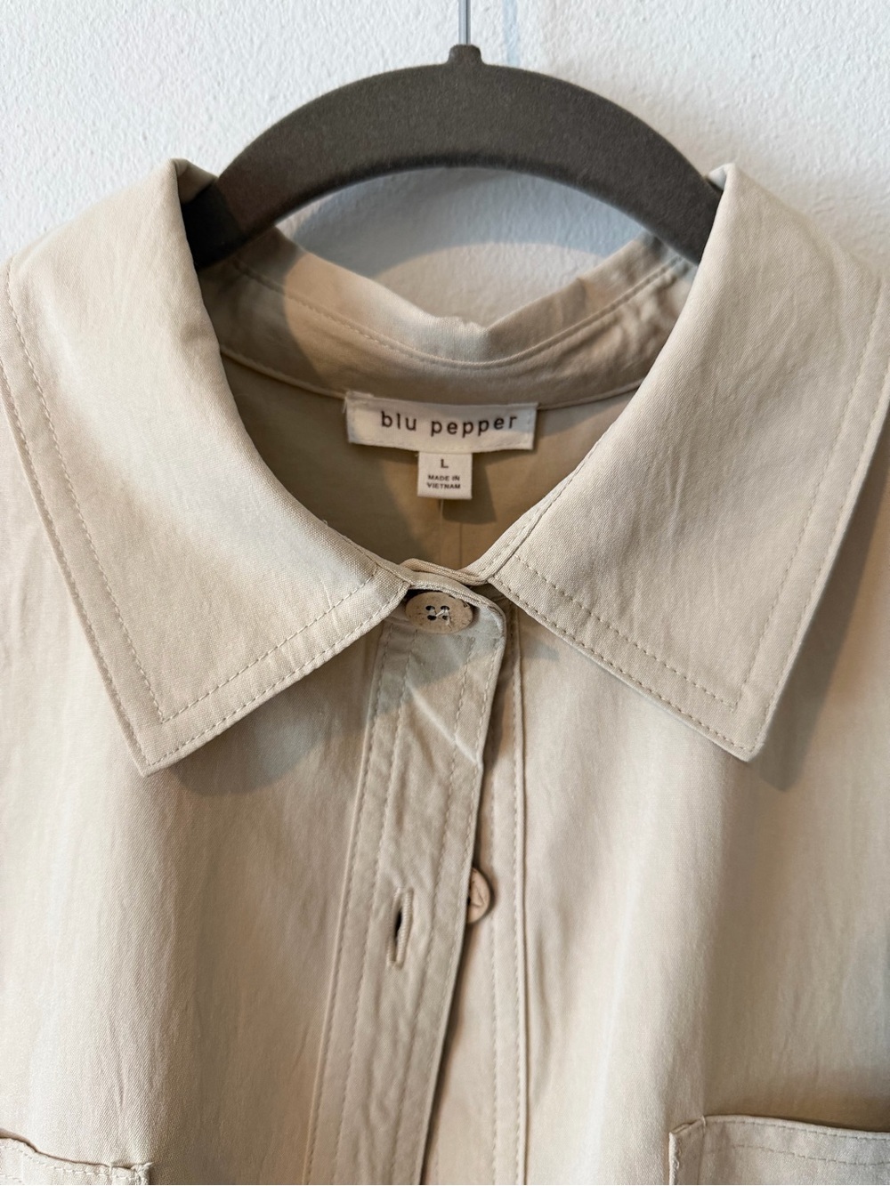 NWT Blu Pepper Khaki Button Down Blouse (L) - Picture 2 of 4